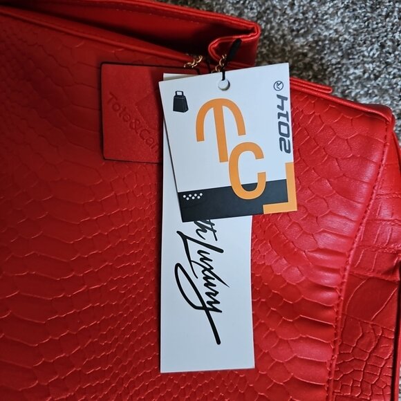 NWT Tote & Carry Red Alligator Skin Textured Tote/Backpack w  display picture 1